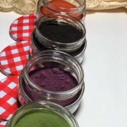 spinaci, carota viola, nero di seppia, pomodoro da salsa